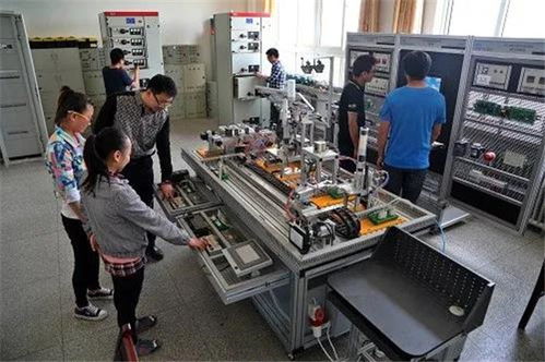 四川職業(yè)技術(shù)學(xué)院 崗位供需對(duì)接，“企業(yè)項(xiàng)目” 精準(zhǔn)送崗進(jìn)校園